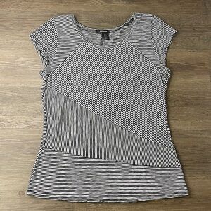 DKNY Jeans Women’s Black and White Striped Short Sleeve Tee, size Large